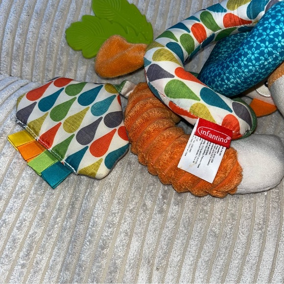 Infantino Fox Spiral Interactive Baby Rattle Toy - Orange and Blue - Picture 4 of 6